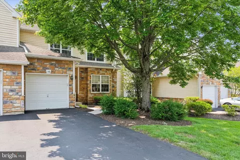 148 Canterbury Ln, Blue Bell, PA 19422