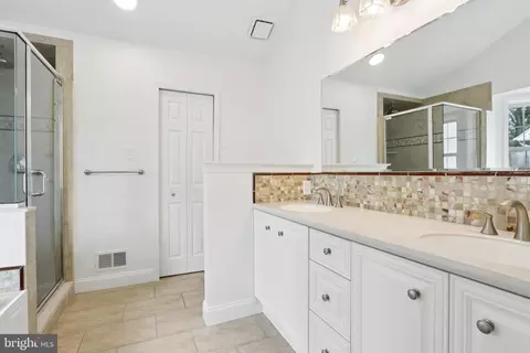 Bath - 108 Lemonton Way, Wayne, PA 19087 photo 2 of 2