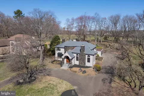 4127 Presidential Dr, Lafayette Hill, PA 19444