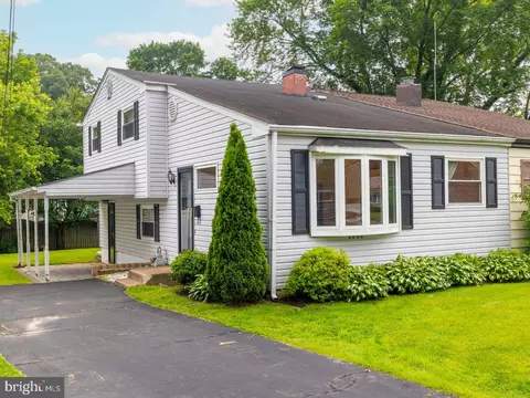 2868 Senak Rd, Abington, PA 19001