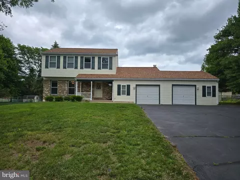 1802 Robin Dr, Hatfield, PA 19440