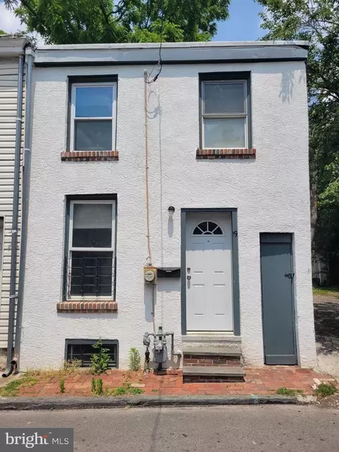 19 E Blackberry Aly, Norristown, PA 19401