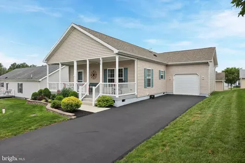 414 Honeysuckle Ln, Blue Bell, PA 19422