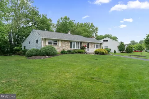 18 Linda Ln, Hatboro, PA 19040