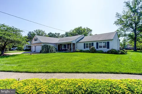 44 June Dr, Hatfield, PA 19440