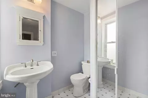 Bath - 33 Waverly Rd, Wyncote, PA 19095 photo 3 of 3