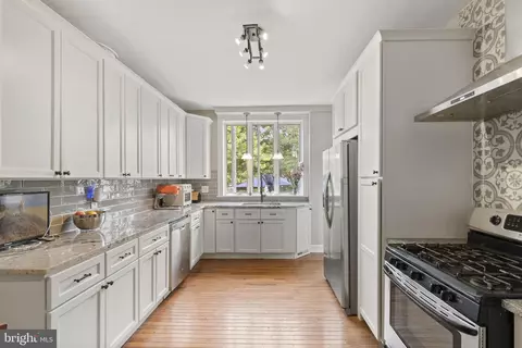 Kitchen - 33 Waverly Rd, Wyncote, PA 19095 photo 2 of 3