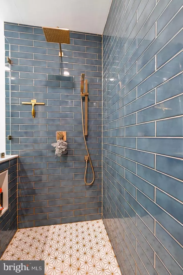 Bath - 1506 Cloverhill Rd, Pottstown, PA 19464 photo 5 of 5