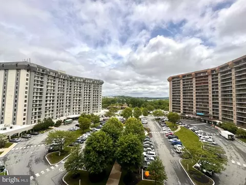 20822 Valley Forge Cir #822, King Of Prussia, PA 19406