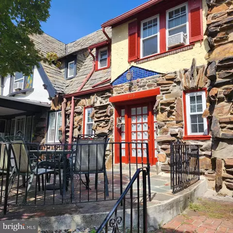 175 Stoneway Ln, Bala Cynwyd, PA 19004