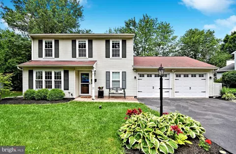 425 Oak Dr, Harleysville, PA 19438