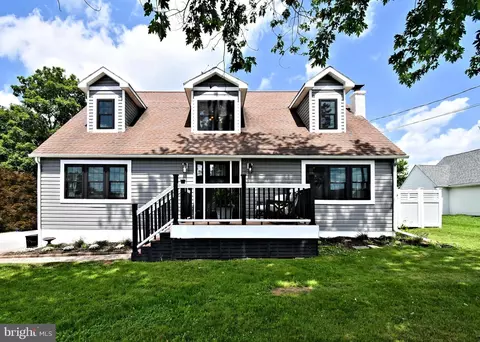 1437 Hilltop Rd, Pottstown, PA 19464
