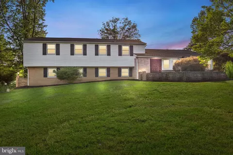 1452 W Lamplighter Ln, North Wales, PA 19454