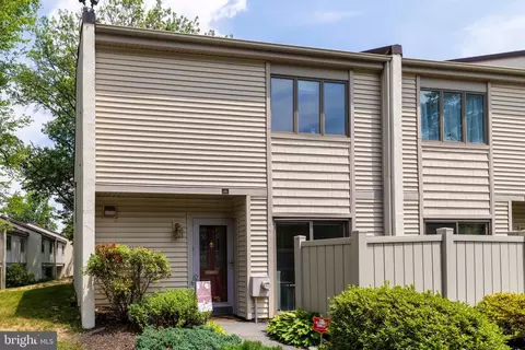 66 Twin Brooks Dr, Willow Grove, PA 19090