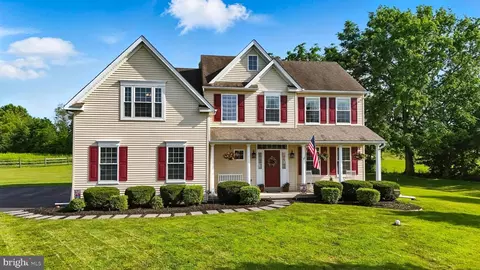 126 Fairbrook Dr, Gilbertsville, PA 19525