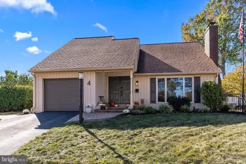 4 Carousel Dr, Telford, PA 18969