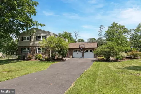 800 Pierce Rd, Norristown, PA 19403