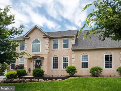 582 Championship Dr, Harleysville, PA 19438
