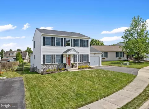 1015 Jodie Ct, Pennsburg, PA 18073