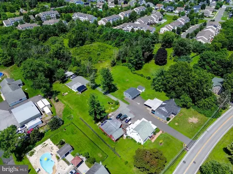 1593 Gilbertsville Rd, Pottstown, PA 19464