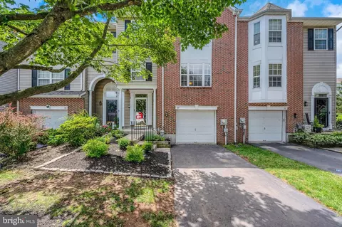 97 Hunt Club Dr, Collegeville, PA 19426