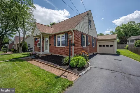 26 Highland Dr, Telford, PA 18969