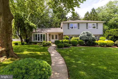 1018 Corn Crib Dr, Huntingdon Valley, PA 19006