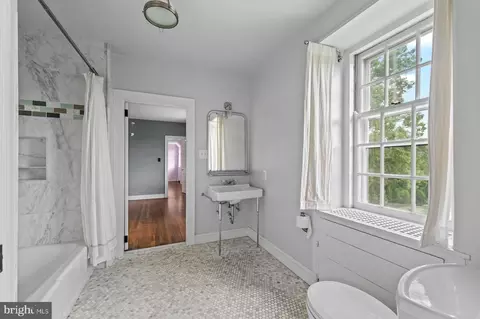 Bath - 1266 Gulph Creek Dr, Wayne, PA 19087 photo 1 of 5