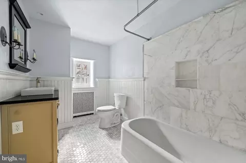 Bath - 1266 Gulph Creek Dr, Wayne, PA 19087 photo 2 of 5