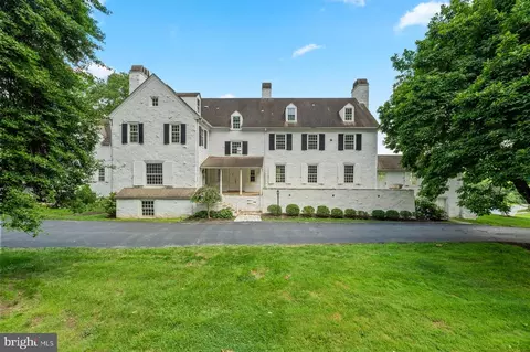 Exterior - 1266 Gulph Creek Dr, Wayne, PA 19087 photo 2 of 13