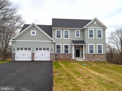 2803 N Charlotte St, Gilbertsville, PA 19525