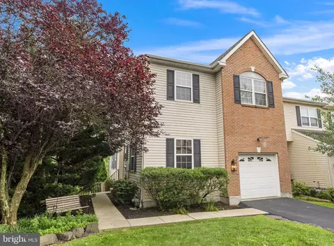 66 Stone Hill Dr, Pottstown, PA 19464