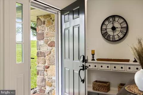 Entry Way - 306 Congo Niantic Rd, Barto, PA 19504 photo 1 of 5