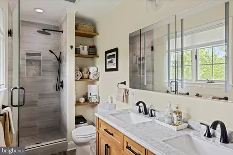 Bath - 306 Congo Niantic Rd, Barto, PA 19504 photo 3 of 3