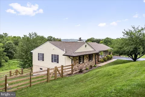 306 Congo Niantic Rd, Barto, PA 19504