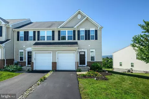 209 Stone Hill Dr, Pottstown, PA 19464