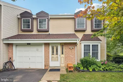 64 Greenwoods Dr, Horsham, PA 19044