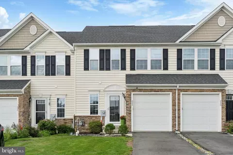 222 Tulip Ln, Gilbertsville, PA 19525