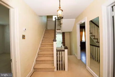 Entry Way - 103 Waverly Rd, Wyncote, PA 19095 photo 2 of 5