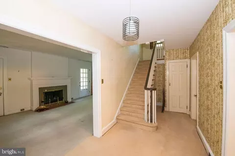Entry Way - 103 Waverly Rd, Wyncote, PA 19095 photo 1 of 5