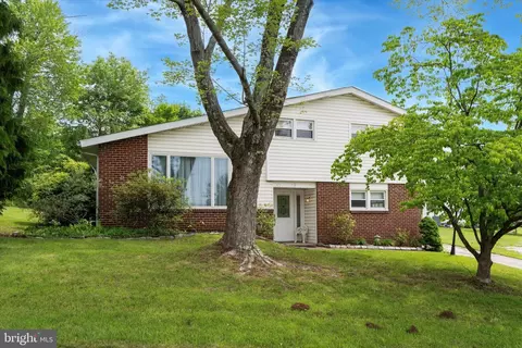 1 Plymwood Dr, Plymouth Meeting, PA 19462