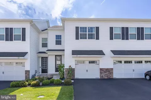 121 Golden Vale Dr, Royersford, PA 19468
