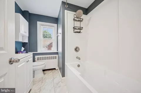 Bath - 416 Carlton Ave, Wyncote, PA 19095 photo 2 of 4