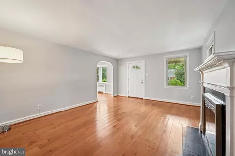Living - 416 Carlton Ave, Wyncote, PA 19095 photo 4 of 7