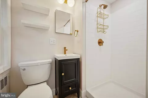 Bath - 416 Carlton Ave, Wyncote, PA 19095 photo 1 of 4