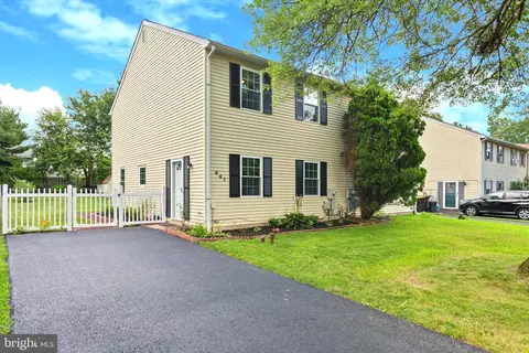 447 Indian Crest Dr, Harleysville, PA 19438