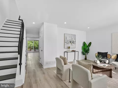 10 Maple Dr, Conshohocken, PA 19428