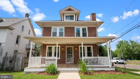 327 E Broad St, Souderton, PA 18964