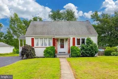 90 Jackson Rd, Gilbertsville, PA 19525