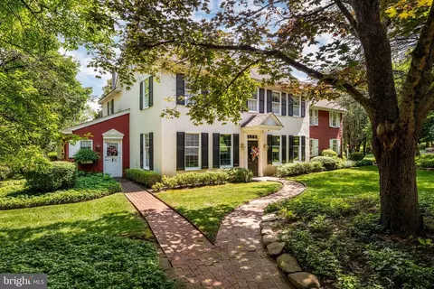 2070 Huntingdon Rd, Huntingdon Valley, PA 19006